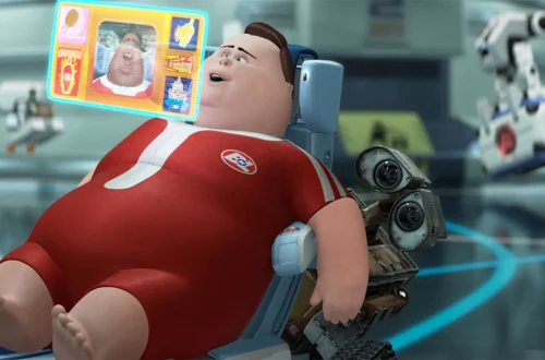 Un fotogramma dal film di animazione "Wall-E" della Pixar: c'è un giovane uomo bianco molto grasso, in tuta attillata rossa, quasi sdraiato su una sedia avveniristica; parla con un suo simile nero grazie a uno schermo che fluttua davanti alla sua testa; Wall-E, il robottino protagonista del film, sporge la testa da dietro lo schienale della sedia osservando la scena.