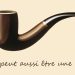 Un detournement del famoso dipinto surrealista di Magritte “La Trahison des images” (“Il tradimento delle immagini”), che nell’originale raffigura una pipa di profilo, col braciere a sinistra e il bocchino a destra, e una scritta in corsivo sotto la stessa che recita «Ceci n’est pas une pipe.» («Questa non è una pipa.»); in questa versione modificata, la scritta recita «Ceci peut aussi être un pipe.» («Questa potrebbe anche essere una pipa.»).