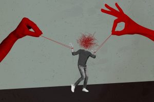 Una composizione grafica che raffigura un uomo, al centro, in piedi, con le braccia legate per i polsi da lunghe corde rosse, sottili e tese, a due grandi mani rosse che sbucano dai bordi laterali dell'immagine e tirano le corde. Al posto della testa l'uomo ha un groviglio di corde rosse.