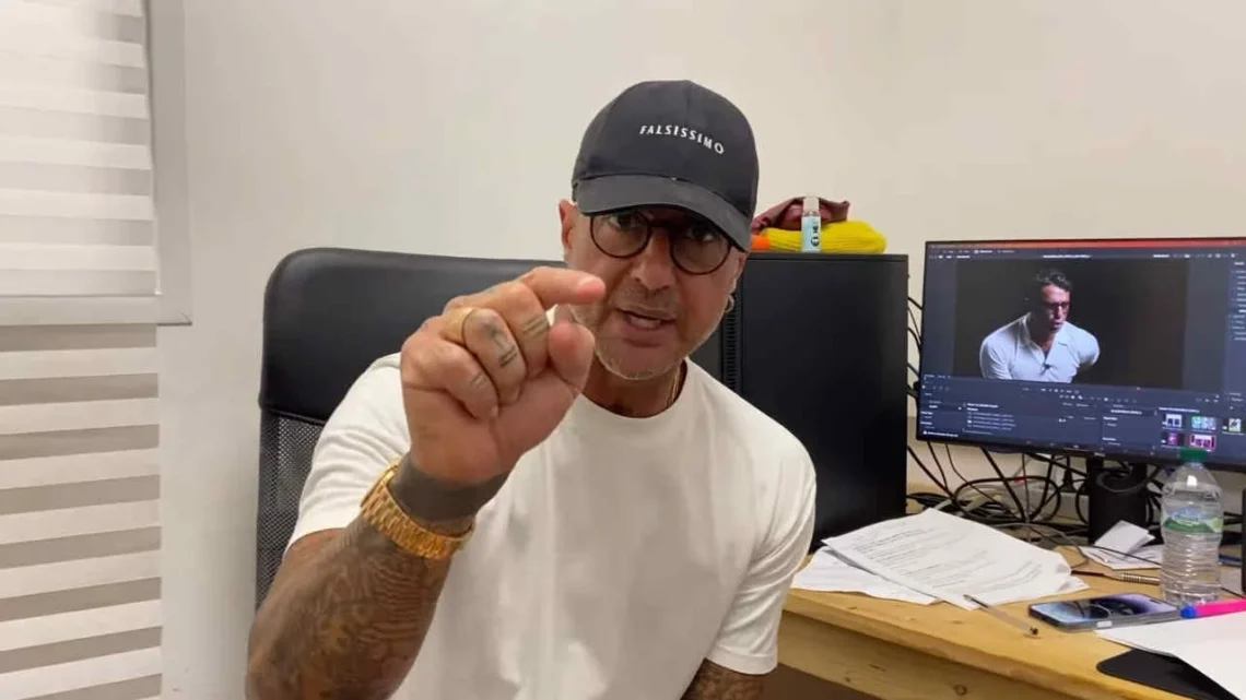 Una foto che ritrae Fabrizio Corona
