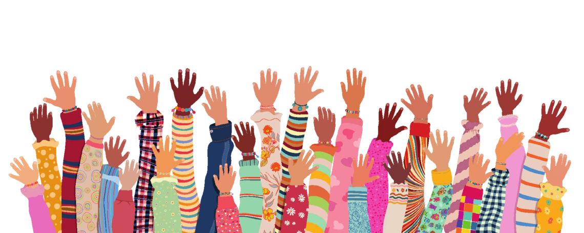 Un'illustrazione che raffigura tante braccia di bambini tese verso l'alto, avvolte in maniche con tanti motivi colorati e diversi, e con le mani di tanti colori diversi.